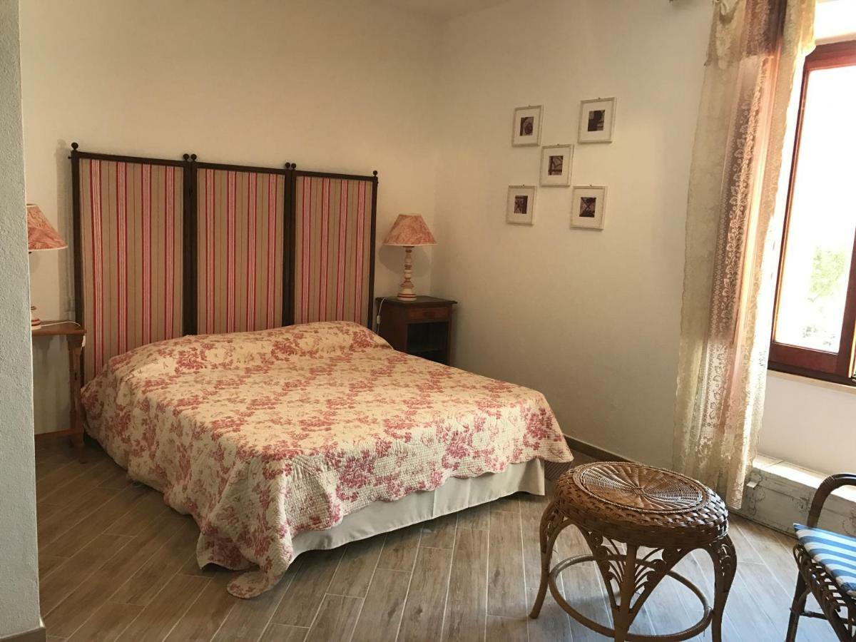Bed and Breakfast Le 25 Tartarughe Санта-Тереза-Галлура Екстер'єр фото